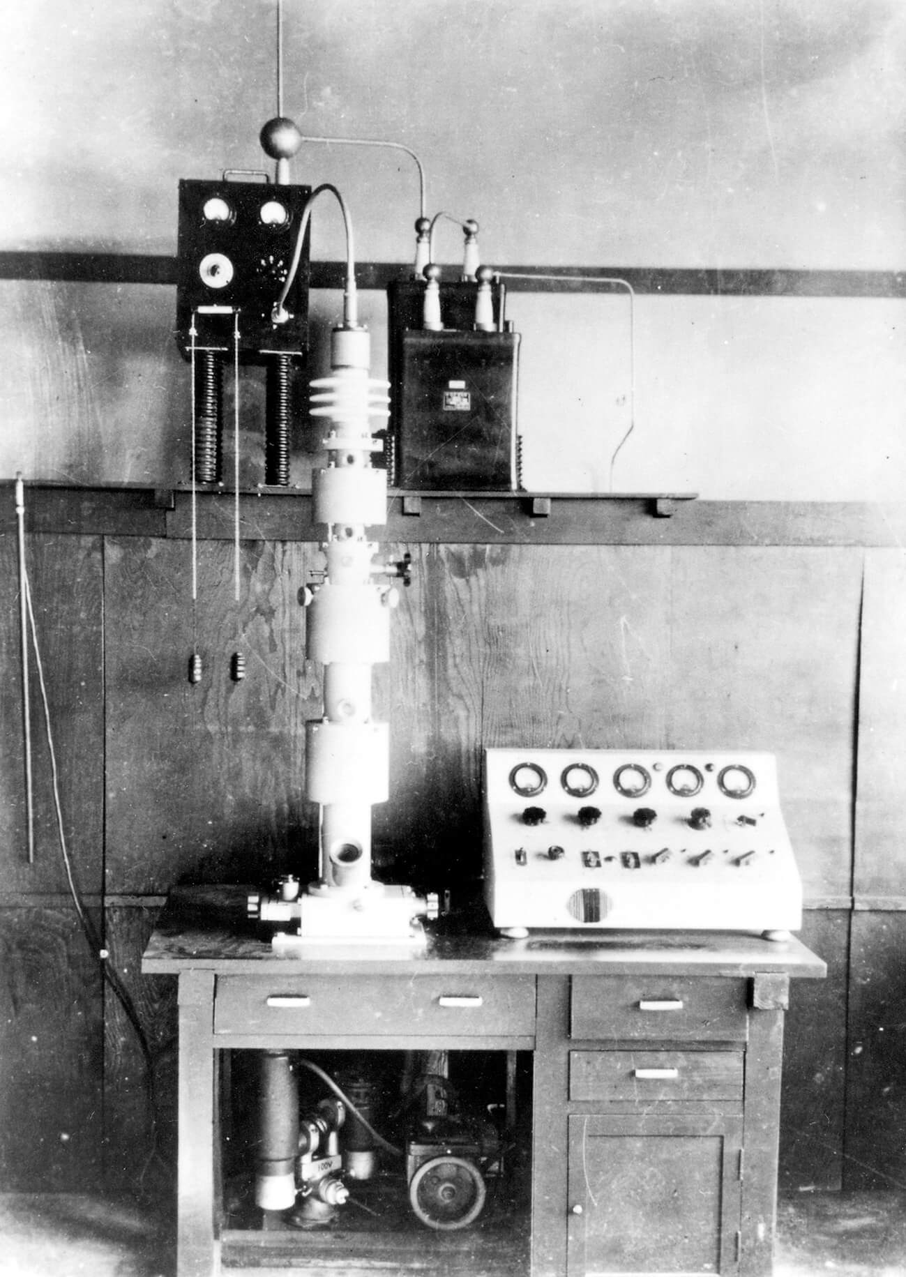 Электронный микроскоп ДА-1