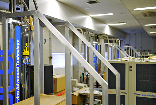 หนึ่งในห้องปฏิบัติการ NMR ที่มี NMR spectrometer