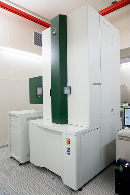 Prof. Kato (left) and Prof. Namba operating the CRYO ARMTM from a separate room